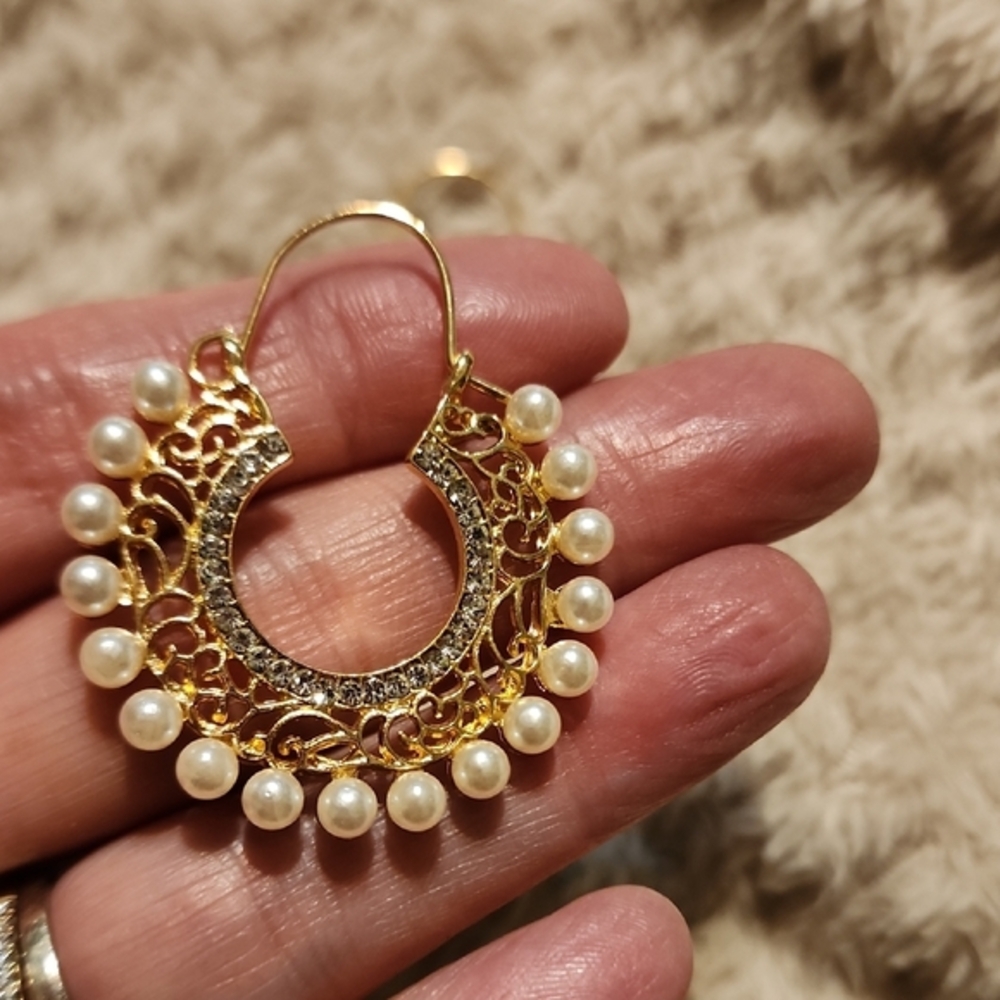 Elegant Gold and Silver Pearl Hoop Earrings - Picture 3 of 5